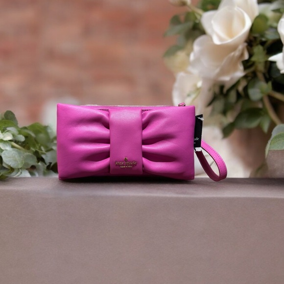 Lovely Kate Spade Millie Bow Wristlet NWT - Picture 3 of 8